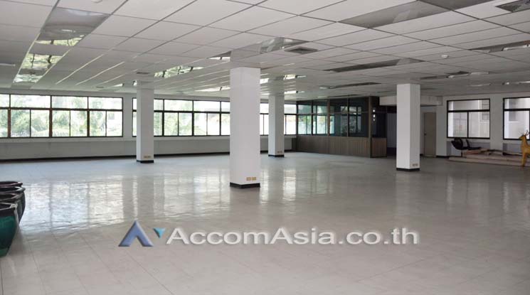  1  Apartment For Rent in Sukhumvit ,Bangkok BTS Nana at Perfect for Pet lovers Apartment, near NIST Intl AA10560